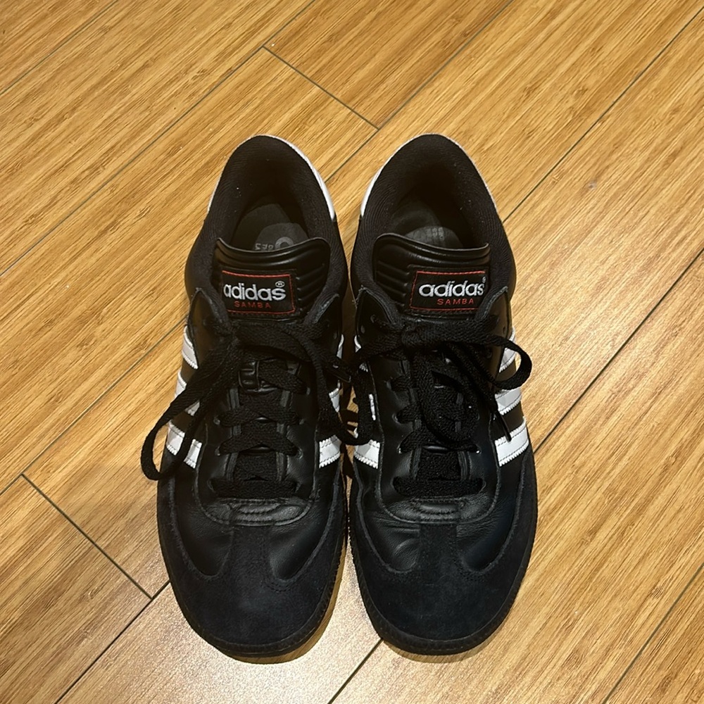 Adidas classic Sambas size 6M/7W